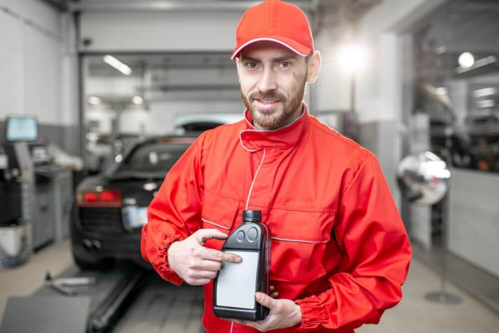 Synthetic or Conventional? Which Is the Better Motor Oil?